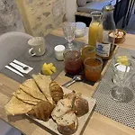 D'hotes Logis De Saint Jean Bed & Breakfast