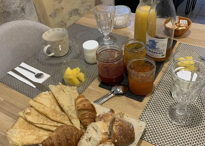 D'hotes Logis De Saint Jean Bed & Breakfast