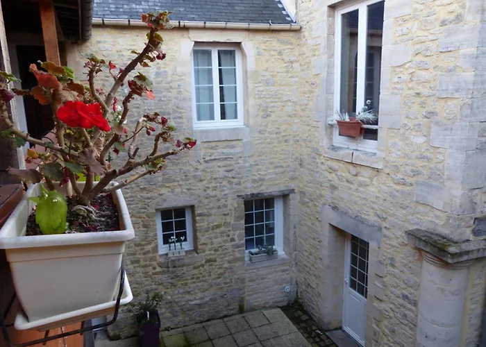 D'hotes Logis De Saint Jean Bed & Breakfast