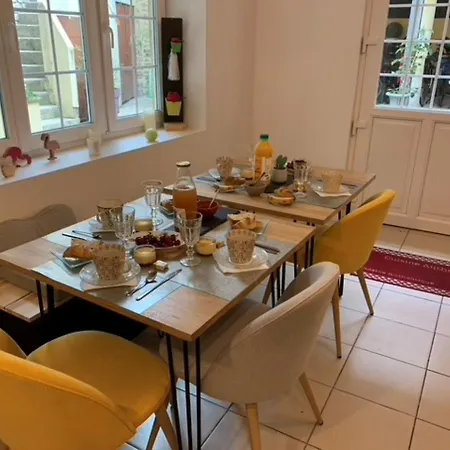 D'hotes Logis De Saint Jean Bed & Breakfast
