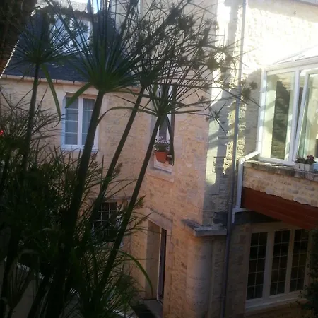 D'hotes Logis De Saint Jean Bed & Breakfast