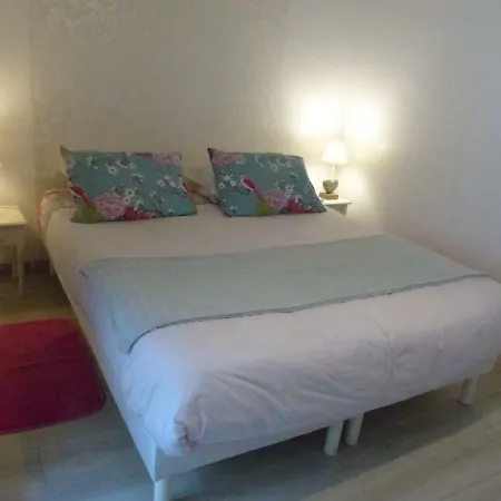 D'hotes Logis De Saint Jean Bed & Breakfast