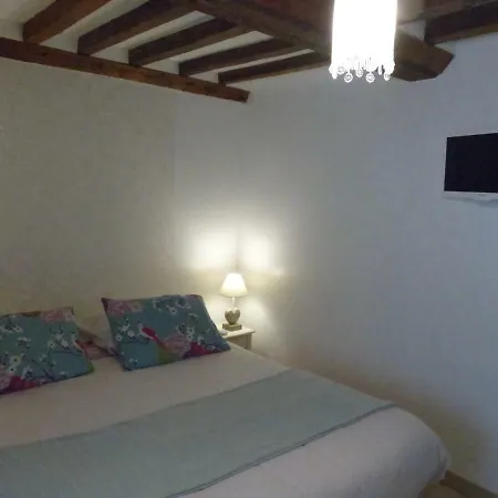 Nocleg ze śniadaniem D'hotes Logis De Saint Jean 3*