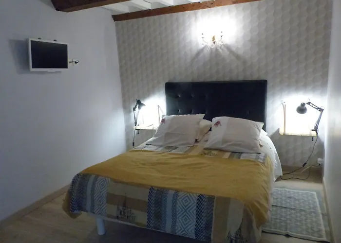 D'hotes Logis De Saint Jean Bed & Breakfast