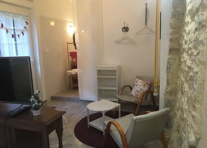 D'hotes Logis De Saint Jean Bed & Breakfast