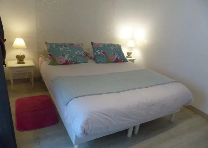 D'hotes Logis De Saint Jean Bed & Breakfast